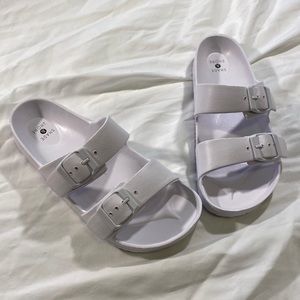 Woman’s beach sandals size 7